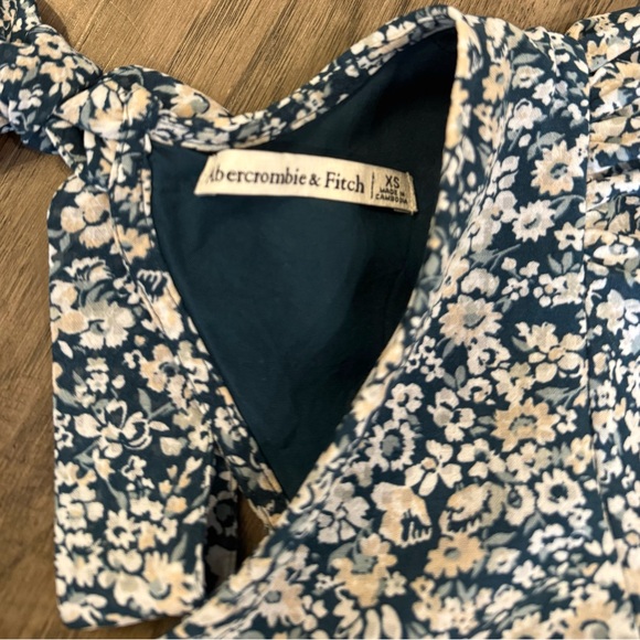 Abercrombie & Fitch Floral Puff Sleeve Blouse - Green and White - Picture 2 of 5